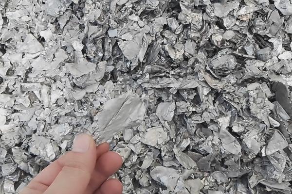 脱除金属原件表面喷漆、镀膜、包塑、涂料、油污的专用大型连续化生产设备