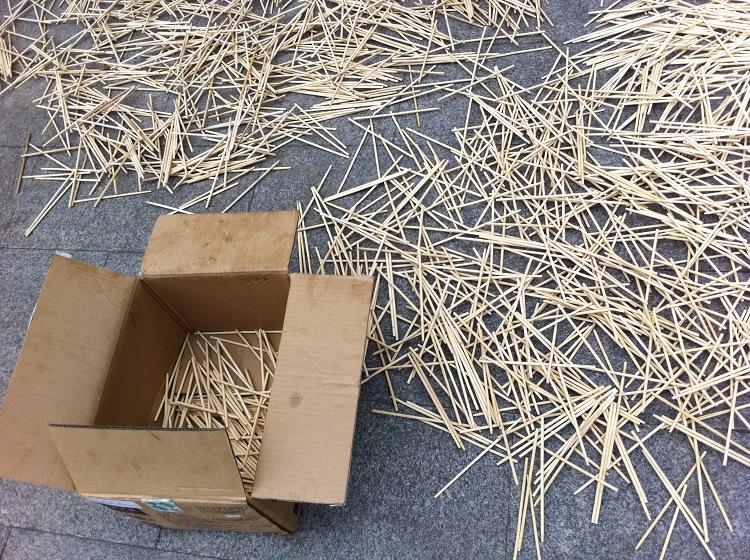 <strong>一次性筷子的绿色蜕变：从废弃到碳粉新生</strong>