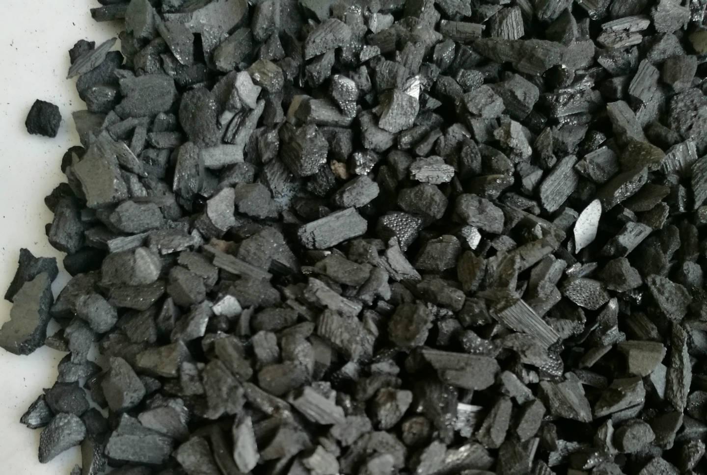 <strong>连续式碳化炉打开果木炭新商机</strong>