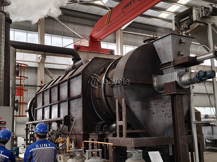 <strong>连续式脱漆炉：高效、环保、全能的金属脱漆热处理专家</strong>